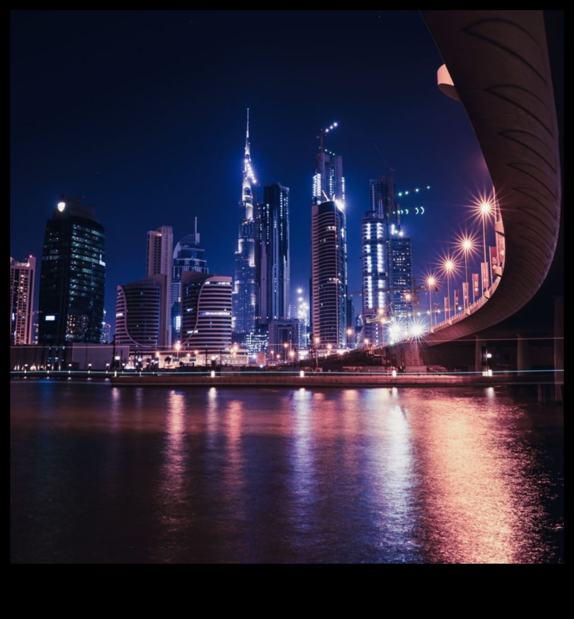 Pilsētas gaismas: pilsētas nakšu izgaismotā skaistuma ilustrācija