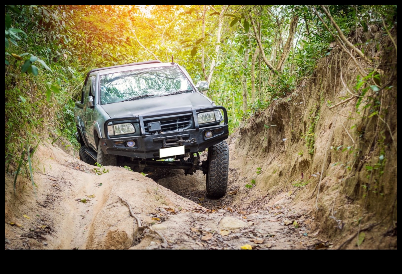 Putekļi, netīrumi un apņēmība: bezceļu entuziastu rotaļu laukums