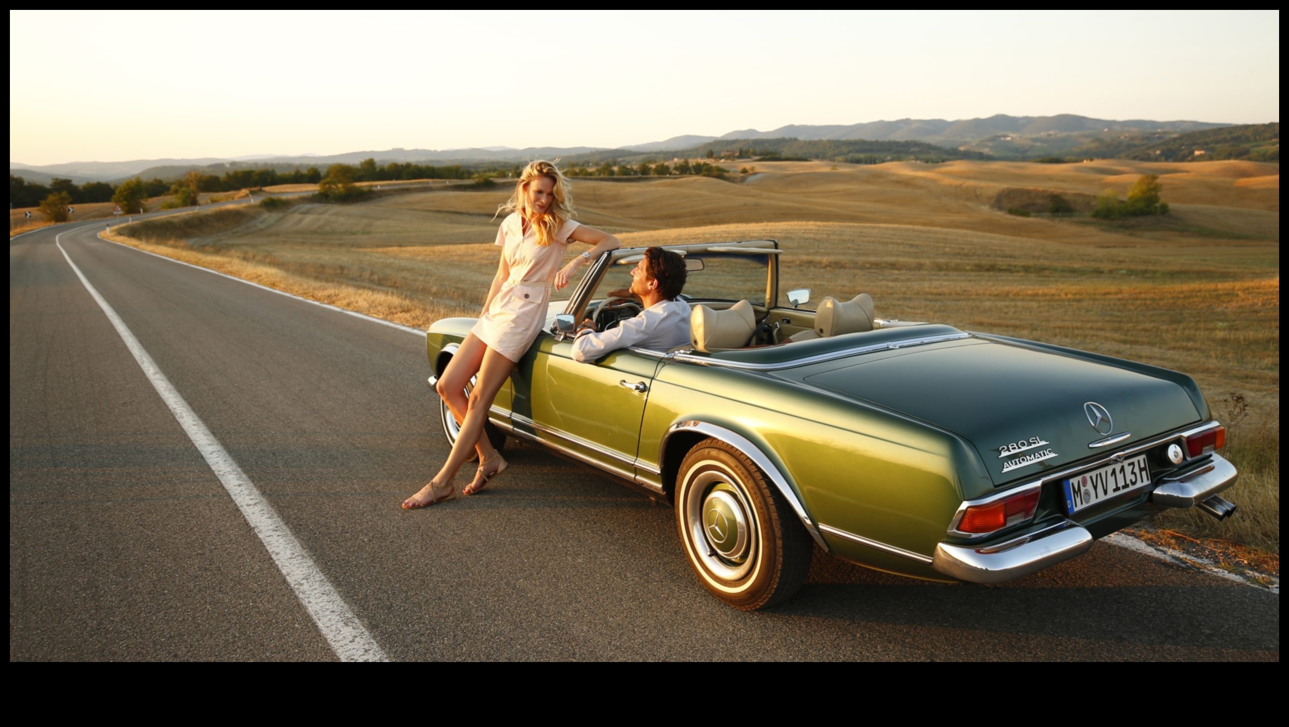 Nostalģijas vadīts: vecie transportlīdzekļi un ceļošanas laikā māksla