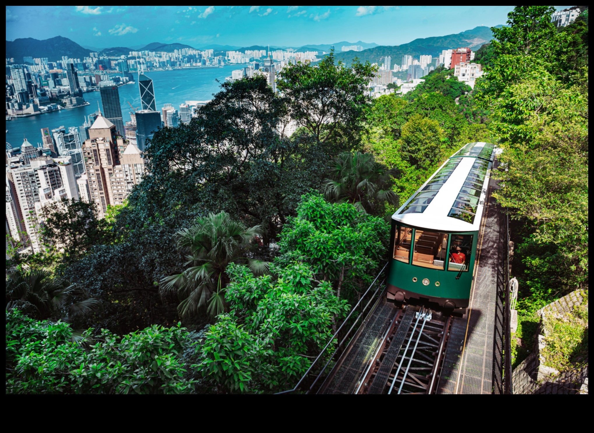 Tramvaju takas Pilsētas ainavu brauciens ar vilcienu 4 Tramvaju takas: izpētiet pilsētas ainavas uz sliedēm