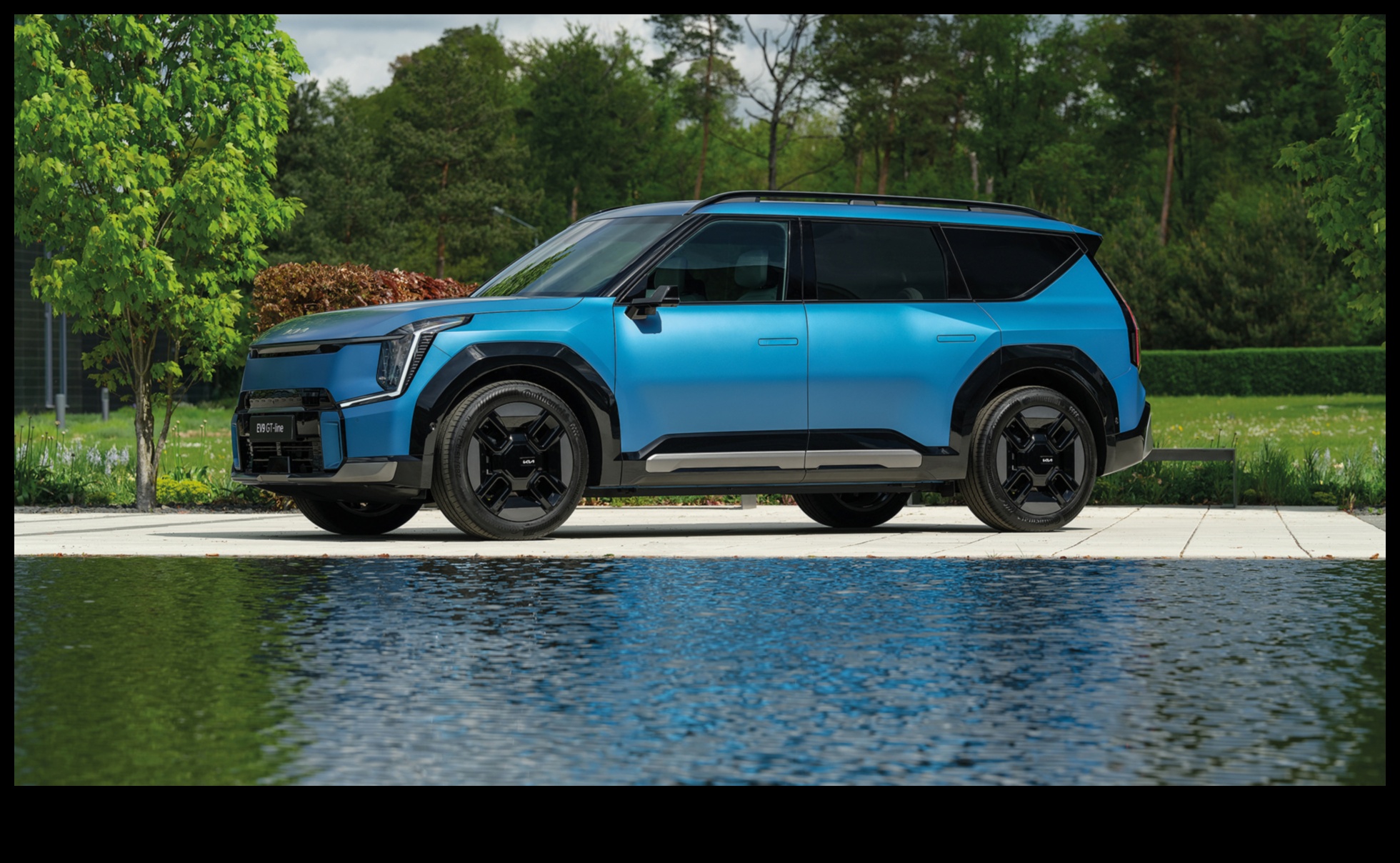 Highway Harmony: SUV sinhronizēta kustība uz ceļa