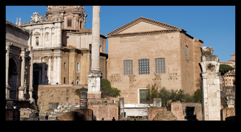 Foruma fasādes: Senās Romas publisko telpu mākslinieciskais krāšņums